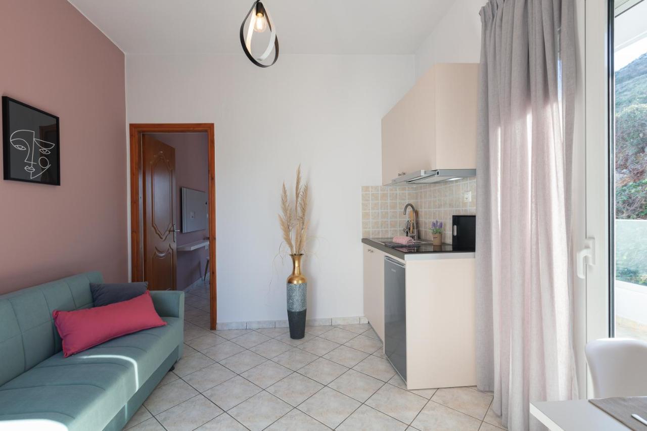 Pietra Di Mare Aparthotel Petres  Buitenkant foto