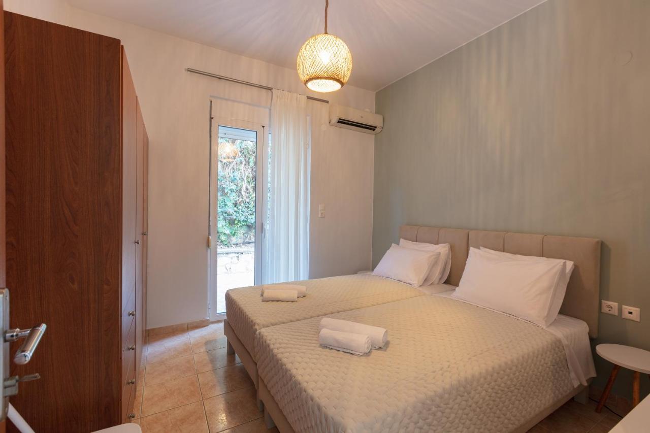 Pietra Di Mare Aparthotel Petres  Buitenkant foto