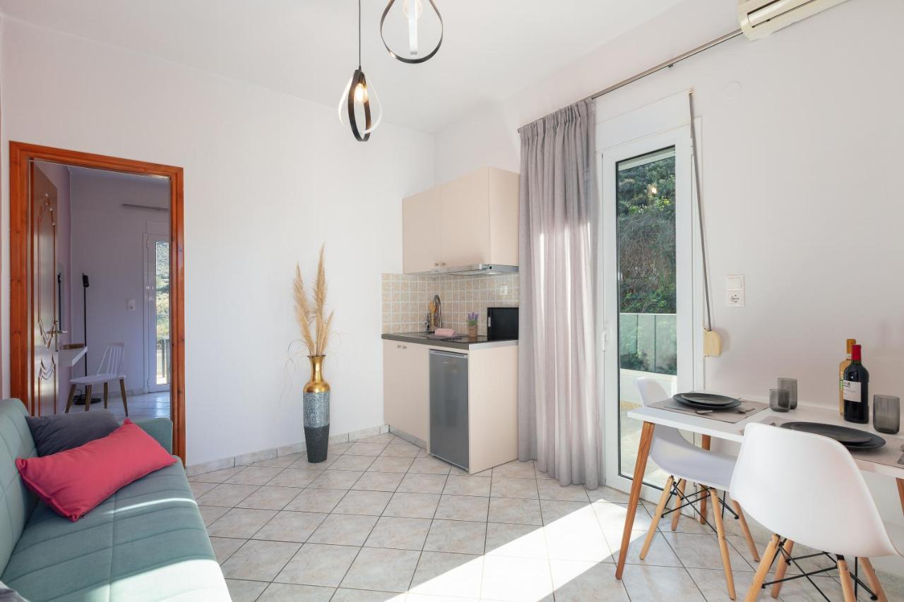 Pietra Di Mare Aparthotel Petres  Buitenkant foto