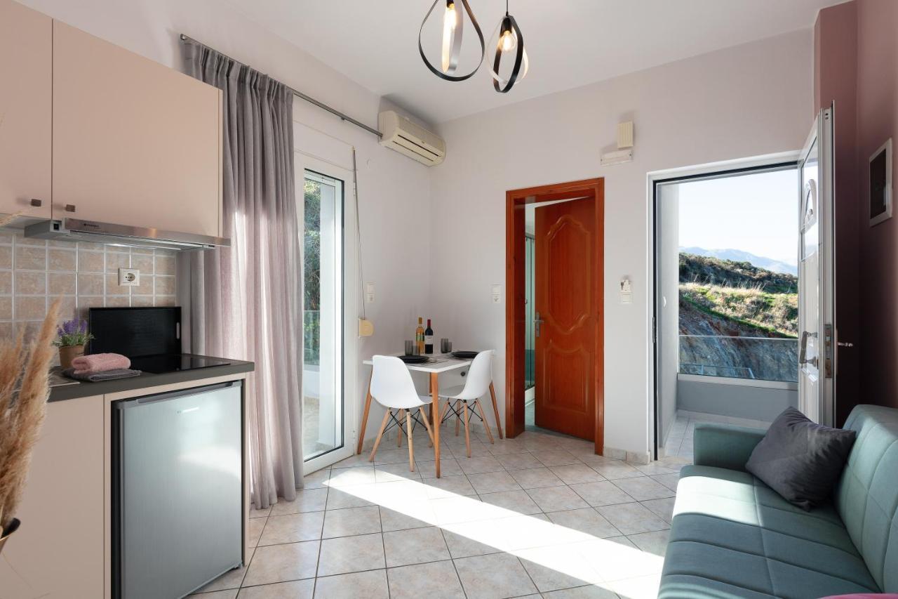 Pietra Di Mare Aparthotel Petres  Buitenkant foto