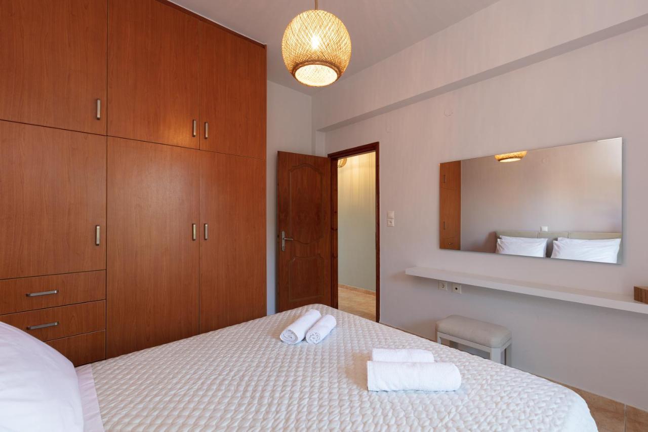 Pietra Di Mare Aparthotel Petres  Buitenkant foto