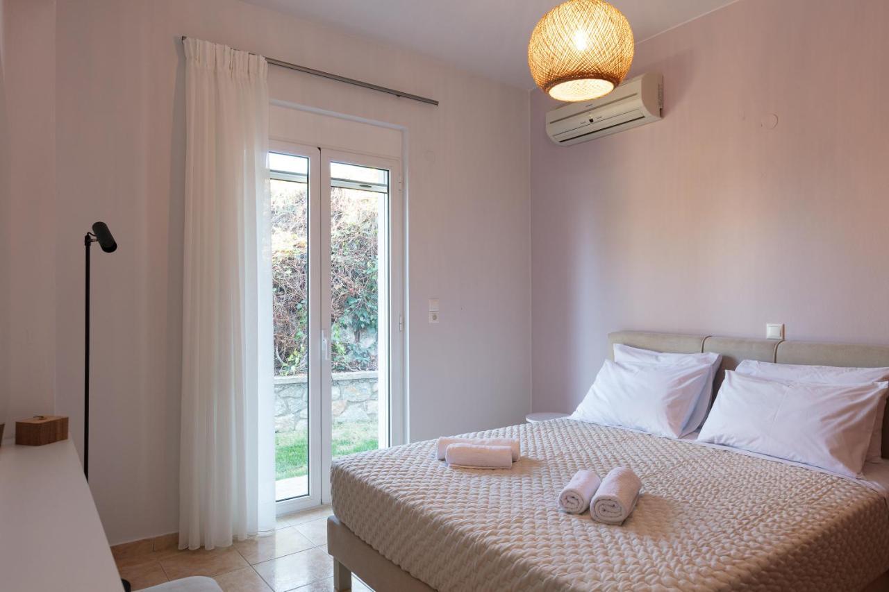 Pietra Di Mare Aparthotel Petres  Buitenkant foto